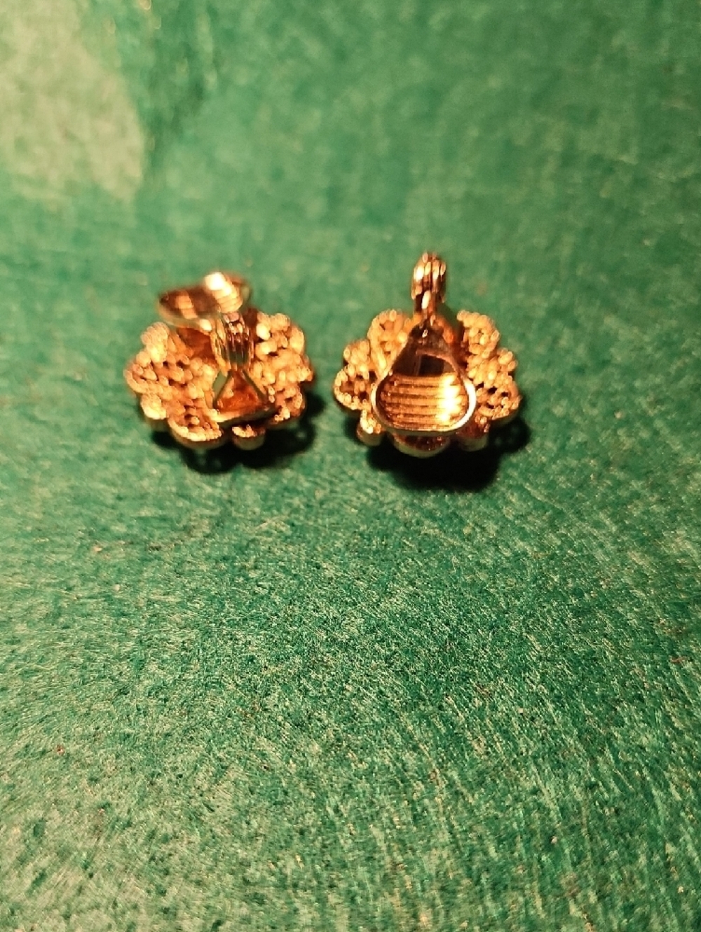 Vintage Gold-Tone Pink Flower Clip-On Earrings with Pink Center Stones - Picture 2 of 3